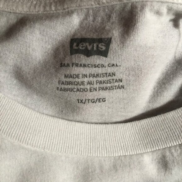 Levis Womens White T-Shirt Leopard Batwing Logo 1X - Picture 11 of 11